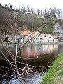 Vltava a skupina domů v Rybářské ul. 
